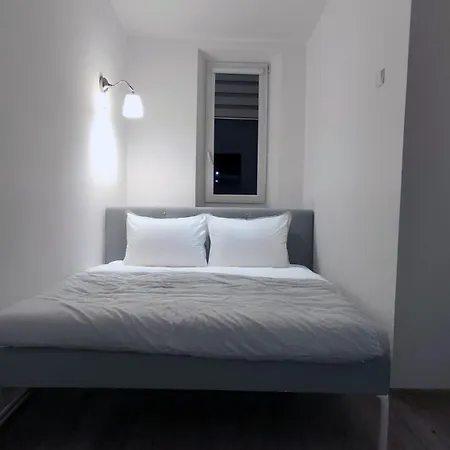 500 Metrow Od Wjazdu Na A4 *