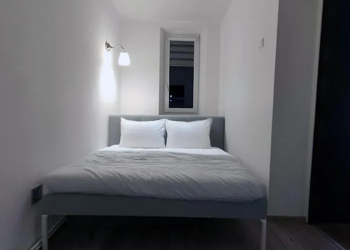 500 Metrow Od Wjazdu Na A4 *