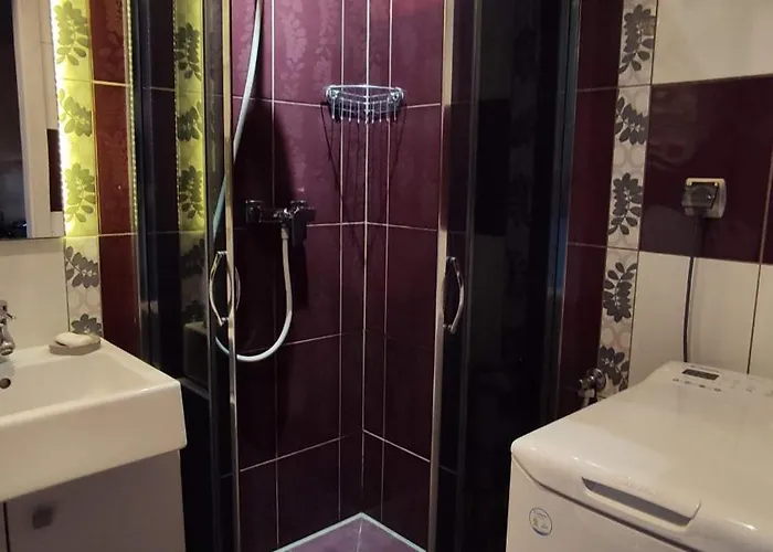 500 Metrow Od Wjazdu Na A4 * רודה שלונסקה